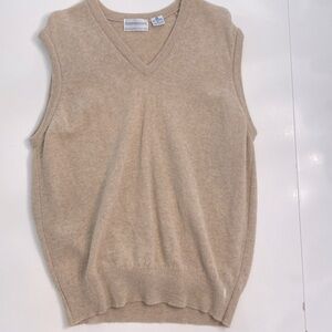 Bloomingdale’s 100% lambswool sweater vest size medium